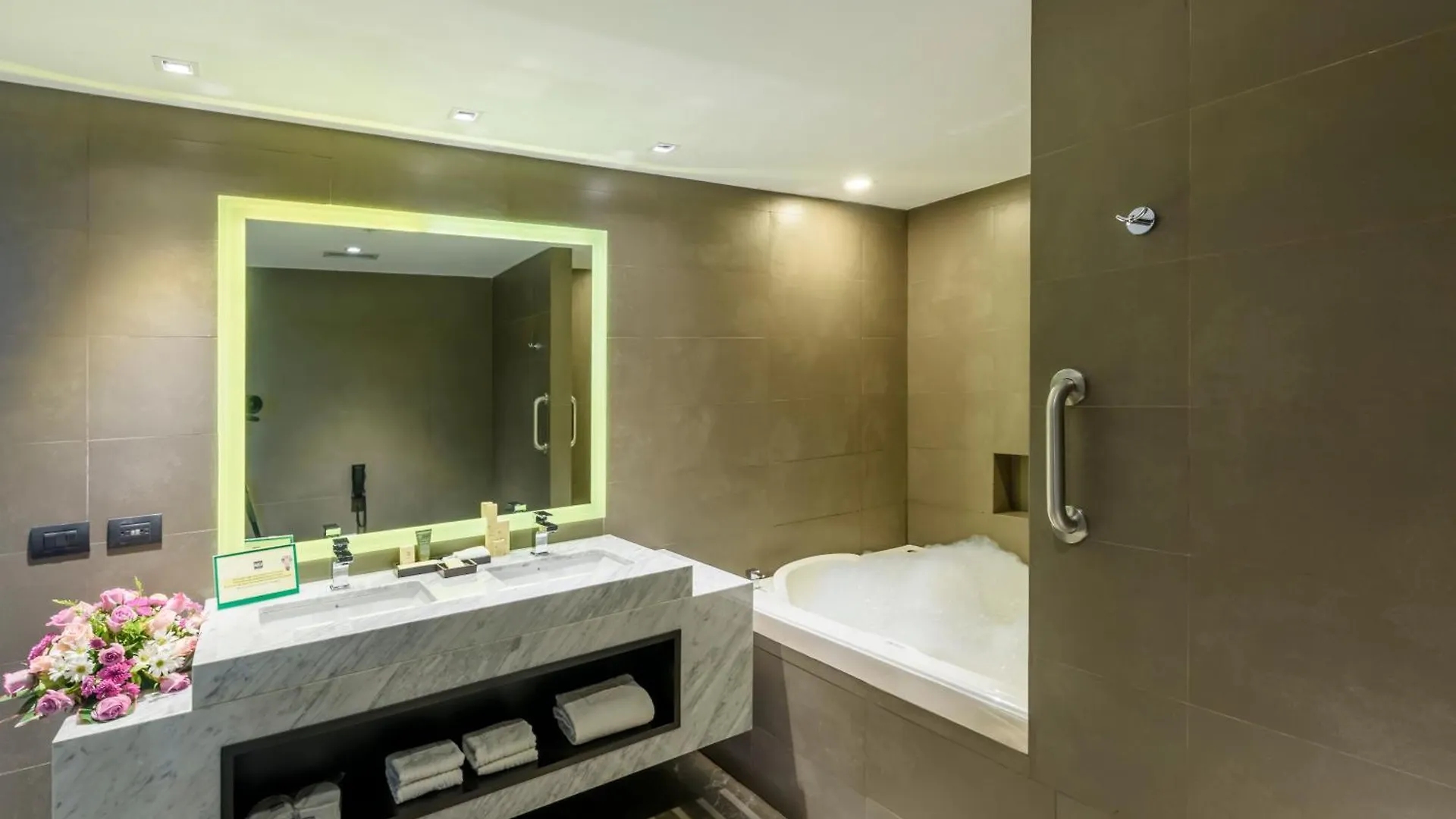 Eb Hotel By Eurobuilding Quito Airport 타바벨라 5*,